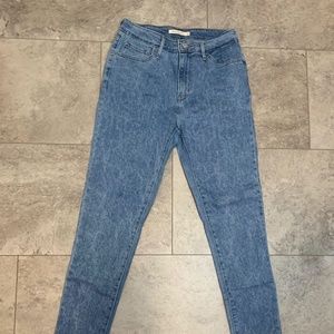 Levi's ankle jeans